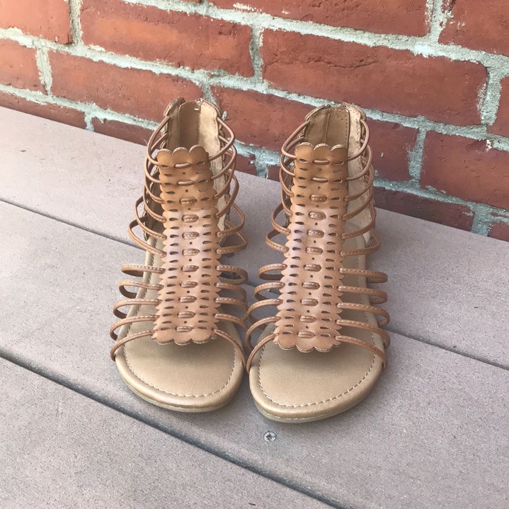 Light brown girls gladiator sandals!!